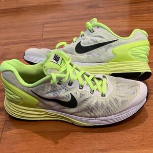 Nike youth kids running shoes white Lime Green Athletic sneakers size 6Y